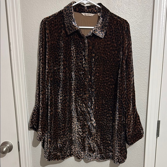 Soft Surroundings Icon Silk Velvet Poets Shirt in Animal Print Tunic Top - Picture 2 of 7